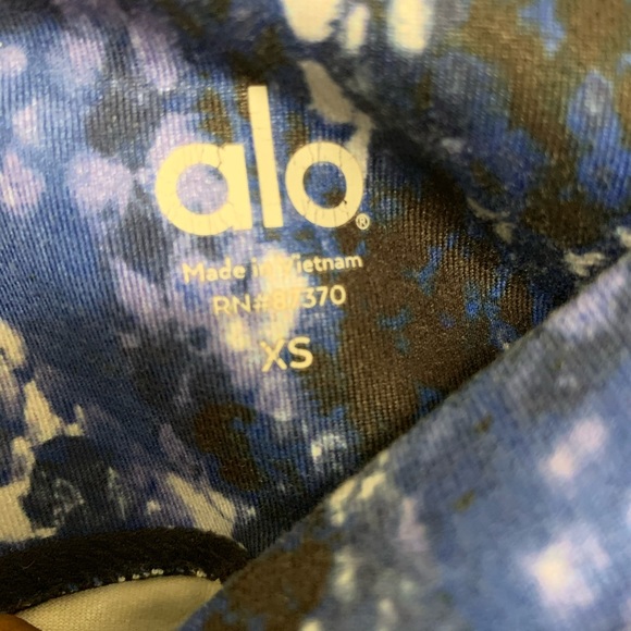 Alo Yoga  Crop Airbrush Leggings Capris XS - Picture 4 of 6